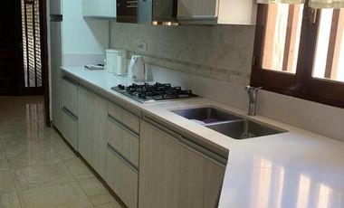 Casa en venta de cuatro dormitorios en Alejandro Centeno, Zona Norte