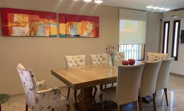 Casa en venta de cuatro dormitorios en Alejandro Centeno, Zona Norte
