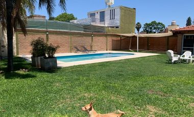 Casa en venta de cuatro dormitorios en Alejandro Centeno, Zona Norte