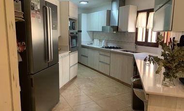 Casa en venta de cuatro dormitorios en Alejandro Centeno, Zona Norte