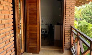 Casa en venta de cuatro dormitorios en Alejandro Centeno, Zona Norte