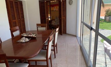Casa en venta de cuatro dormitorios en Alejandro Centeno, Zona Norte