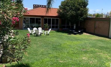 Casa en venta de cuatro dormitorios en Alejandro Centeno, Zona Norte