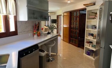 Casa en venta de cuatro dormitorios en Alejandro Centeno, Zona Norte
