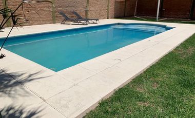 Casa en venta de cuatro dormitorios en Alejandro Centeno, Zona Norte