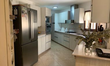 Casa en venta de cuatro dormitorios en Alejandro Centeno, Zona Norte