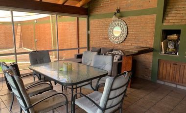 Casa en venta de cuatro dormitorios en Alejandro Centeno, Zona Norte