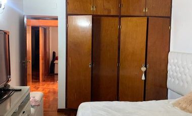 Casa en venta de cuatro dormitorios en Alejandro Centeno, Zona Norte