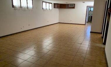 Casa en venta de cuatro dormitorios en Alejandro Centeno, Zona Norte