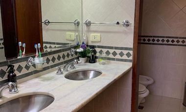 Casa en venta de cuatro dormitorios en Alejandro Centeno, Zona Norte