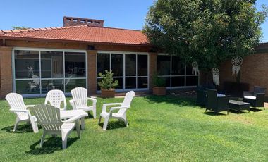 Casa en venta de cuatro dormitorios en Alejandro Centeno, Zona Norte