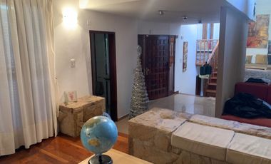 Casa en venta de cuatro dormitorios en Alejandro Centeno, Zona Norte