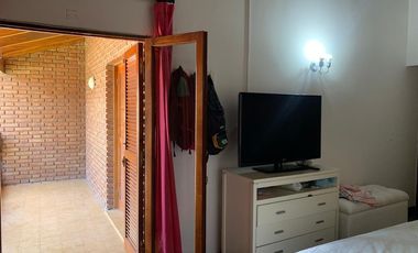 Casa en venta de cuatro dormitorios en Alejandro Centeno, Zona Norte