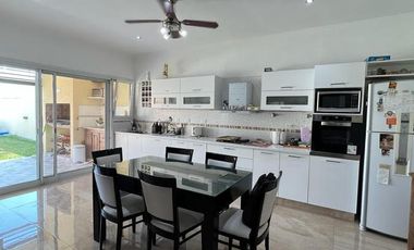 Imperdible casa en Barrio Los Ceibos