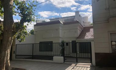 Casa en venta - 4 dormitorios 3 baños 1 cochera - 250mts2 - La Plata [FINANCIADA]