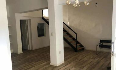 Casa en venta - 4 dormitorios 3 baños 1 cochera - 250mts2 - La Plata [FINANCIADA]