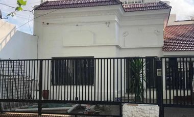 Casa en venta - 4 dormitorios 3 baños 1 cochera - 250mts2 - La Plata [FINANCIADA]