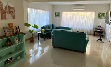 Casa en venta - 4 dormitorios 4 baños - 245mts2  - Villanueva