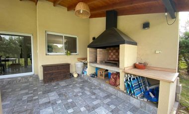 Casa en venta - 4 dormitorios 4 baños - 245mts2  - Villanueva