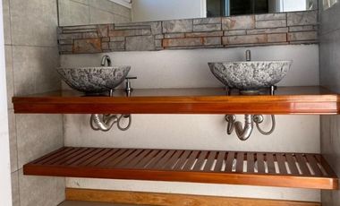 Casa en venta - 4 dormitorios 4 baños - 245mts2  - Villanueva