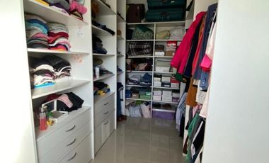 Casa en venta - 4 dormitorios 4 baños - 245mts2  - Villanueva