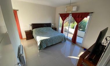 Casa en venta - 4 dormitorios 4 baños - 245mts2  - Villanueva