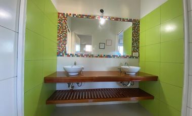 Casa en venta - 4 dormitorios 4 baños - 245mts2  - Villanueva