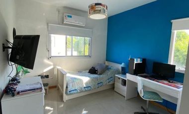 Casa en venta - 4 dormitorios 4 baños - 245mts2  - Villanueva