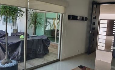 ES VENTA DE HERMOSA CASA EN LOMAS DE VALLE ESCONDIDO