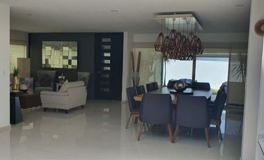 ES VENTA DE HERMOSA CASA EN LOMAS DE VALLE ESCONDIDO
