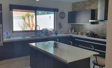 ES VENTA DE HERMOSA CASA EN LOMAS DE VALLE ESCONDIDO