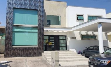 ES VENTA DE HERMOSA CASA EN LOMAS DE VALLE ESCONDIDO