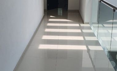 ES VENTA DE HERMOSA CASA EN LOMAS DE VALLE ESCONDIDO