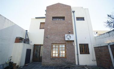 Casa en venta - 3 dormitorios 2 baños 2 cocheras - 230mts2 - Tolosa