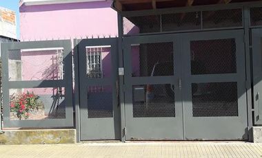 Casa en venta - 3 dormitorios 2 baños - Cochera - 300mts2 - Ensenada