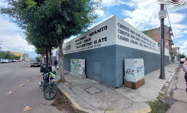 Renta Local en esquina avenida principal