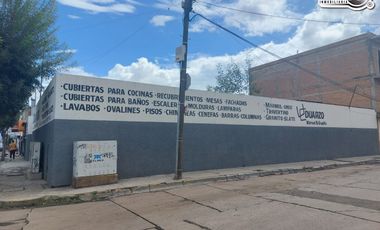 Renta Local en esquina avenida principal