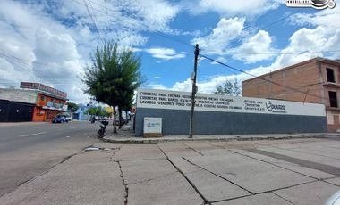 Renta Local en esquina avenida principal