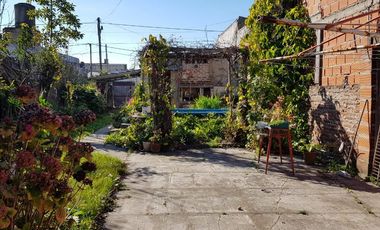 Casa en venta - 2 dormitorios 1 baño - Cochera - 311,6mts2 - Ensenada