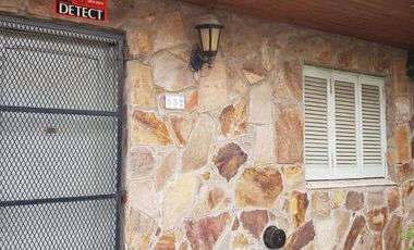 Casa en venta - 2 dormitorios 1 baño - Cochera - 311,6mts2 - Ensenada