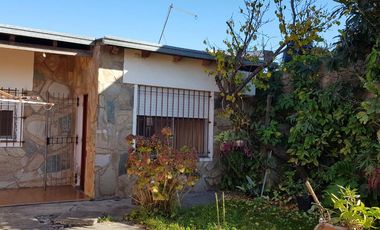 Casa en venta - 2 dormitorios 1 baño - Cochera - 311,6mts2 - Ensenada