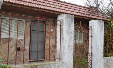 Casa en venta - 2 dormitorios 1 baño - Cochera - 311,6mts2 - Ensenada