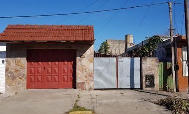 Casa en venta - 2 dormitorios 1 baño - Cochera - 311,6mts2 - Ensenada