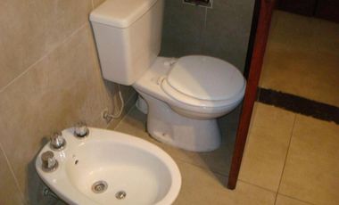 Casa en venta - 3 dormitorios, 1 baño - 124mts2 sobre lote de 155mts2 - Ensenada