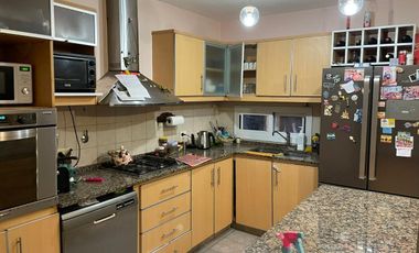 Casa en venta - 4 dormitorios 3baños - 310mts2  - Monte Grande