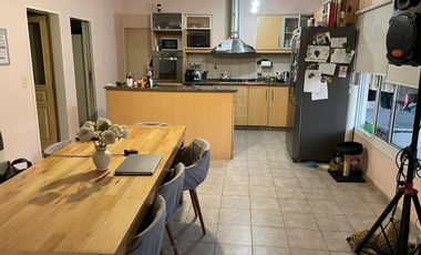 Casa en venta - 4 dormitorios 3baños - 310mts2  - Monte Grande