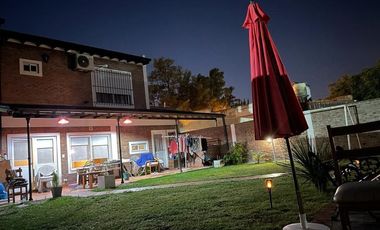 Casa en venta - 4 dormitorios 3baños - 310mts2  - Monte Grande