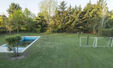 Casa venta 4 dormitorios 2 baños 2400 mts 2 totales  - Villa Elvira
