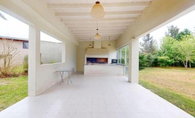 Casa venta 4 dormitorios 2 baños 2400 mts 2 totales  - Villa Elvira