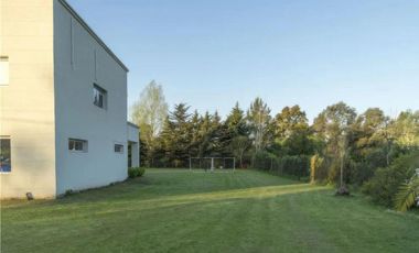 Casa venta 4 dormitorios 2 baños 2400 mts 2 totales  - Villa Elvira
